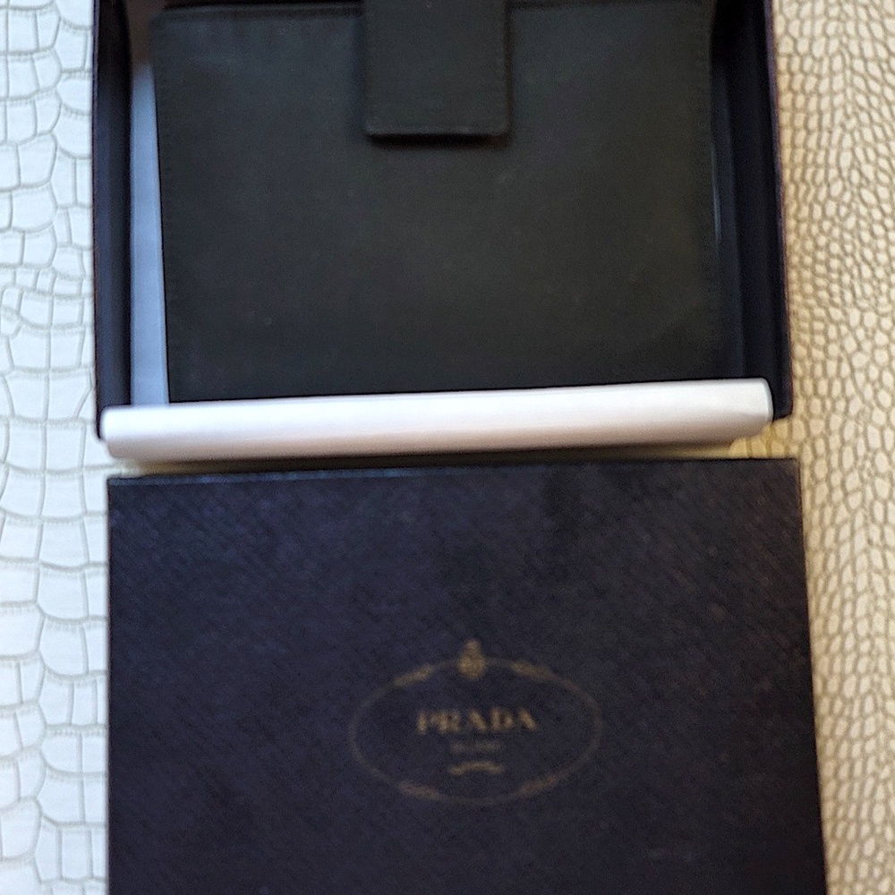 Rare Hi-End Unused Women's/Men's Prada Wallet (See Photos) - Picture 3 of 16